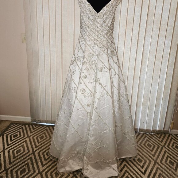 The Stephen Yearick White Silk Wedding Dress in size 10 - Picture 3 of 8